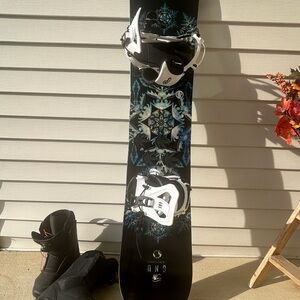 GNU Ladies Choice Snowboard with Cheeter Bindings